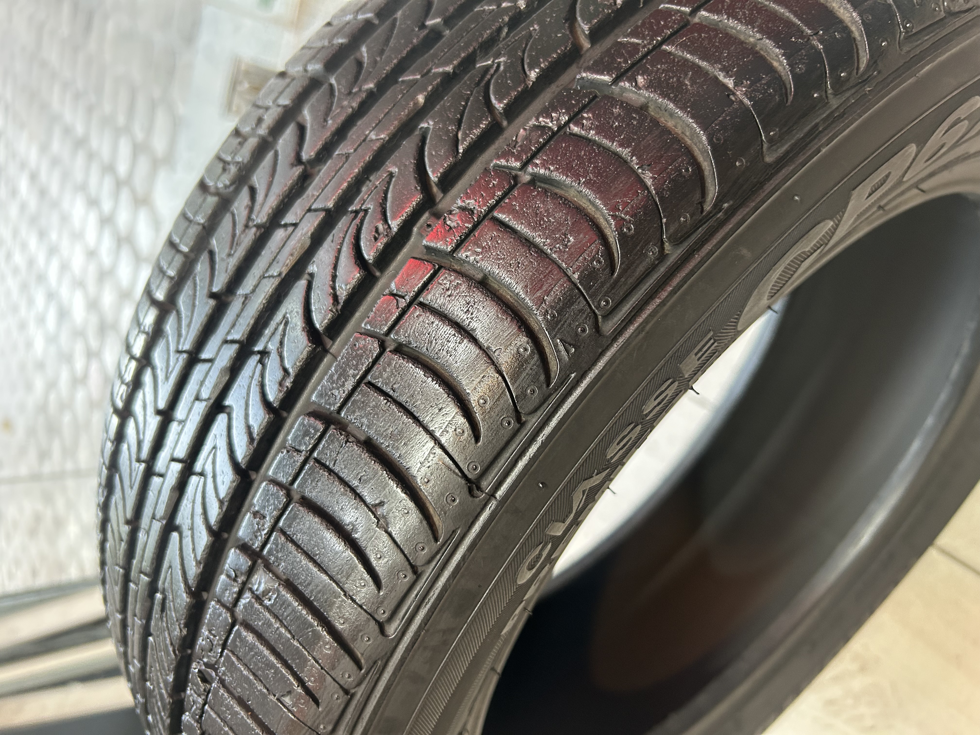 لاستیک کارکرده 205/55/16 رودستون کره 80% آجدار CP672 (استوک)