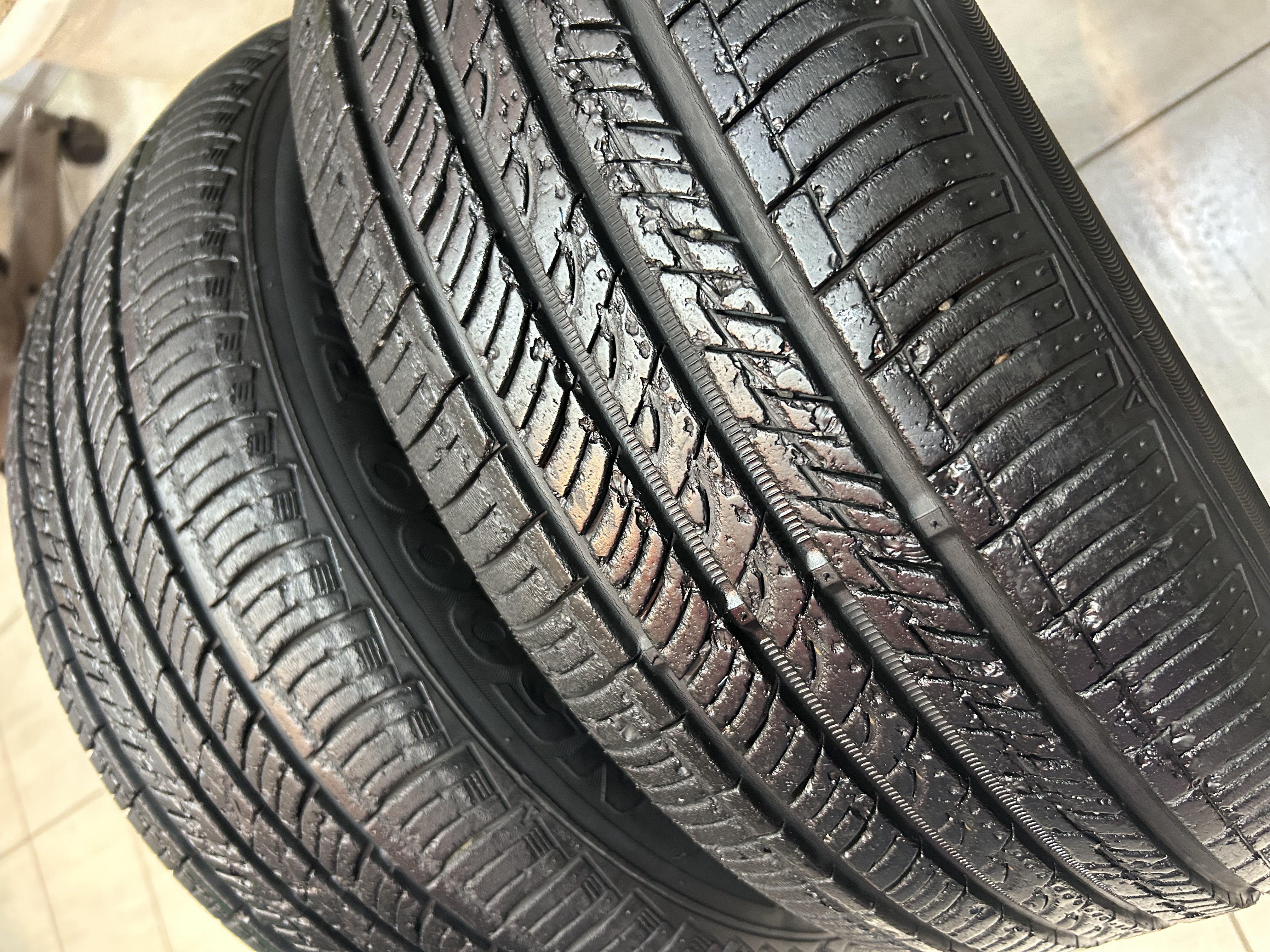لاستیک کارکرده 205/60/14 رودستون کره 70% آجدار (استوک)(خراش سطحی)